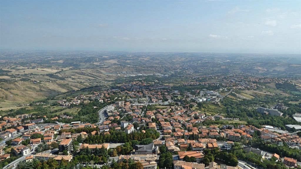 SAN MARINO - het uitzicht bij de Funivia di San Marino kabelbaan
