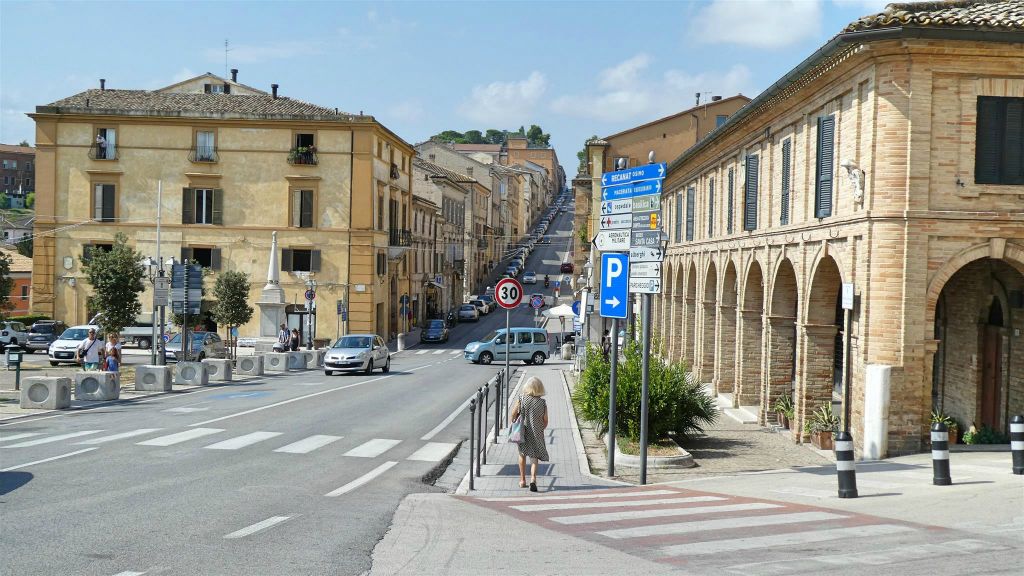 LORETO - de straat Via Fratelli Brancondi