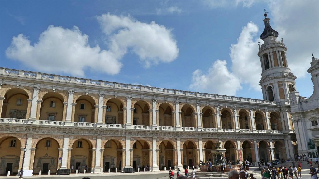 LORETO - het plein Piazza della Madonna