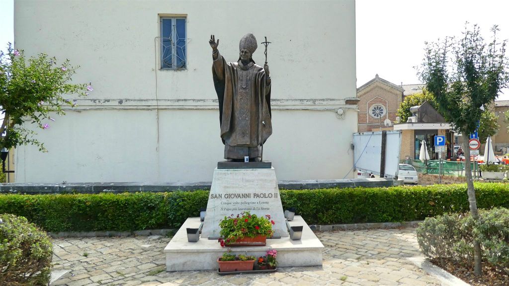 LORETO - een standbeeld ter ere van paus Johannes Paulus II