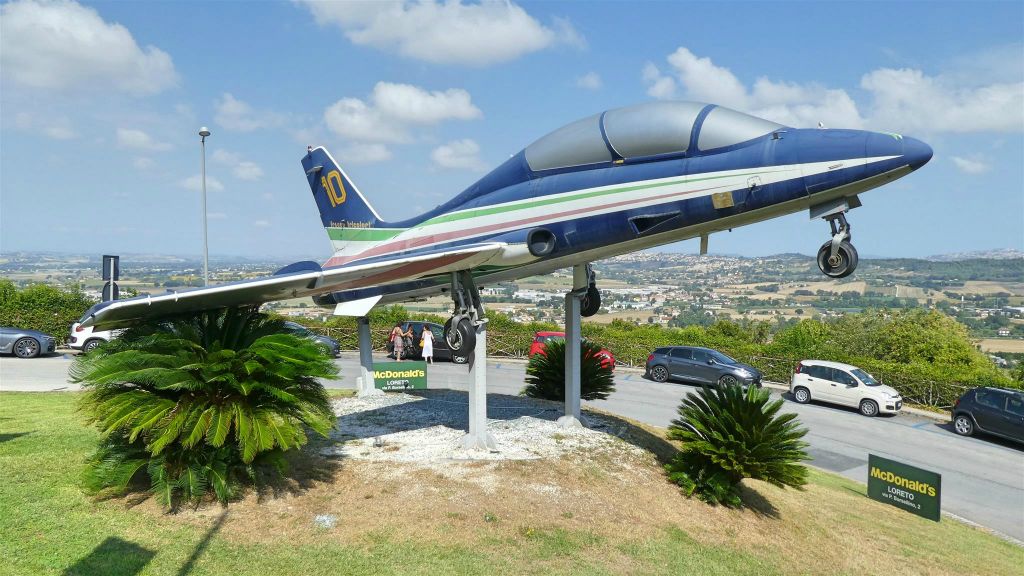 LORETO - een Aermacchi MB-339PAN straaljager