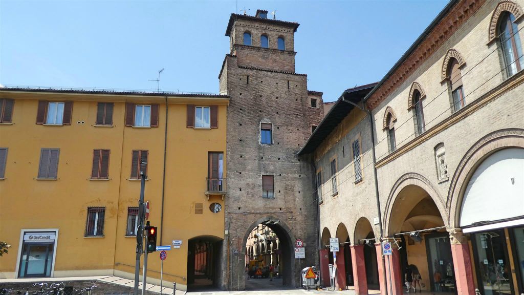 BOLOGNA - de stadspoort Torresotto di San Vitale