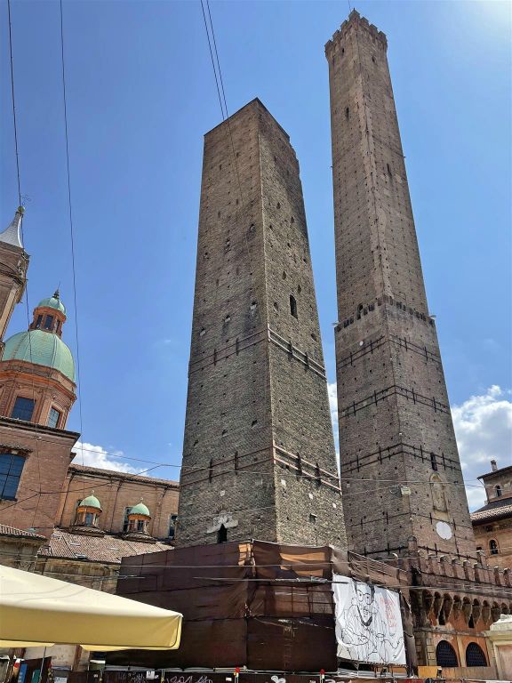 BOLOGNA - de twee torens van Bologna