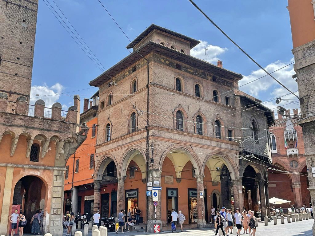BOLOGNA - een gebouw