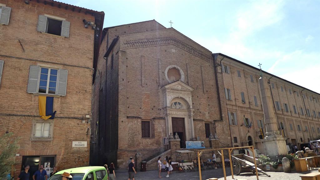URBINO - de kerk van San Domenico