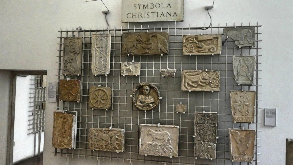 URBINO - enkele christelijke symbolen in het museum van de nationale gallerij delle Marche