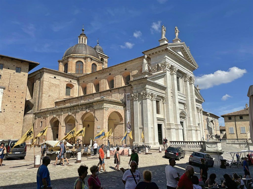 URBINO - de kathedraal van Urbino