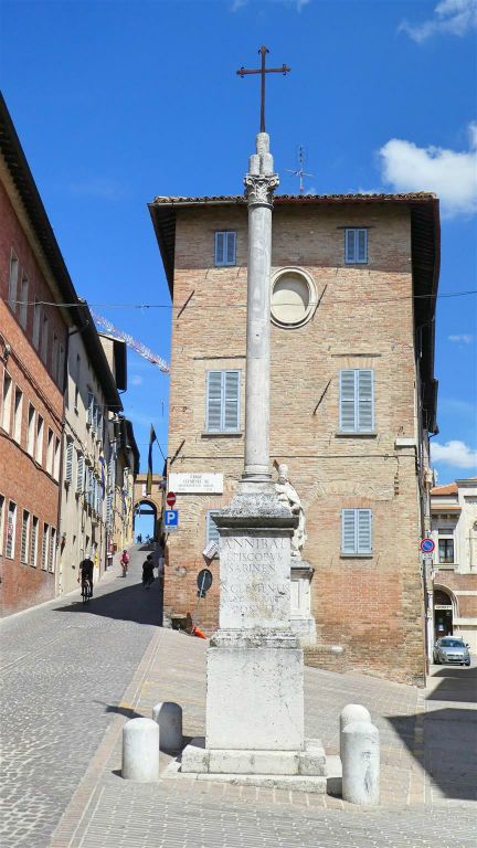 URBINO - een kruis