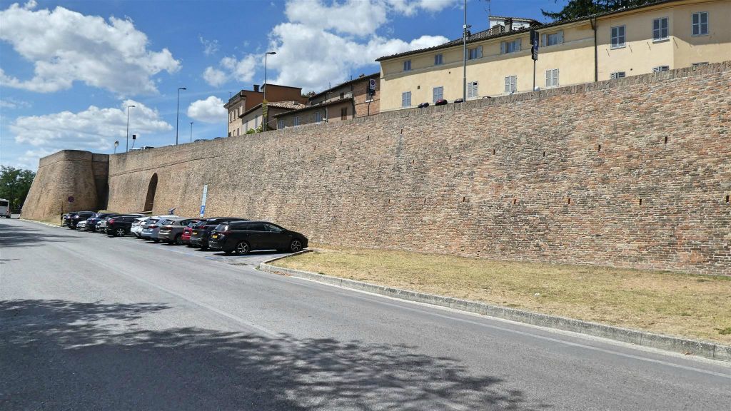 URBINO - de stadsmuur