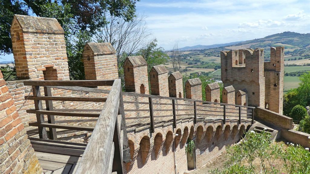 GRADARA - een muur van het kasteel
