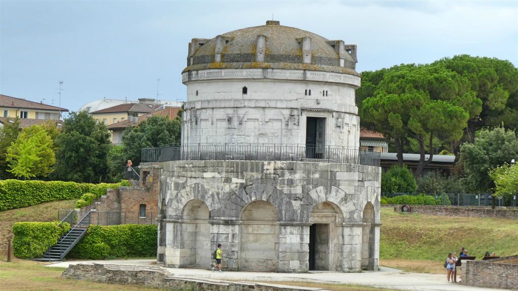 RAVENNA - het mausoleum van Theodorik