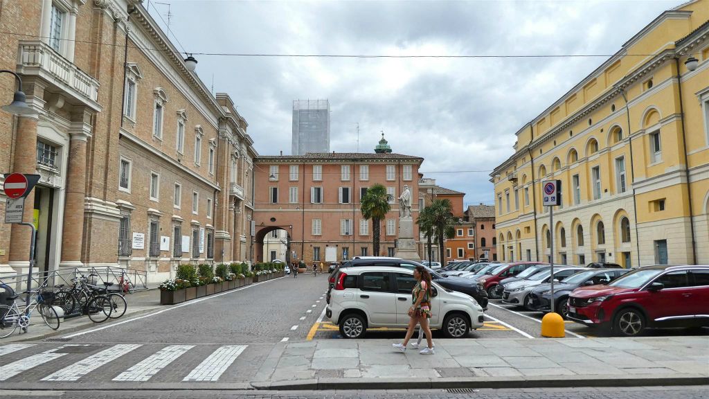 RAVENNA - het plein Piazza Giuseppe Garibaldi