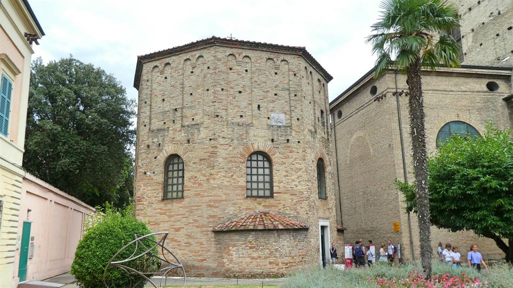 RAVENNA - de baptisterium van de orthodoxen