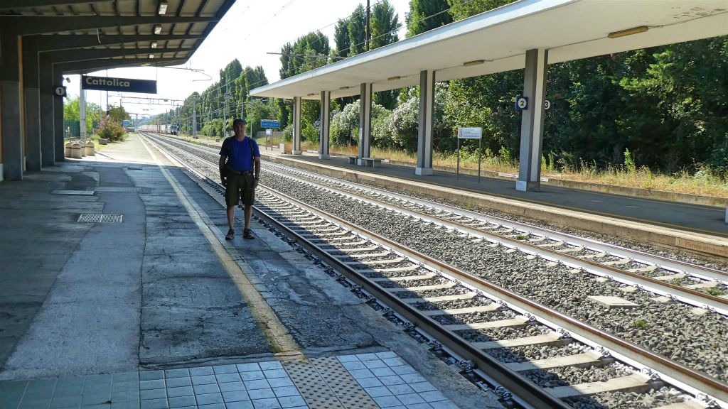 GABICCE MARE - Carlos bij het treinstation