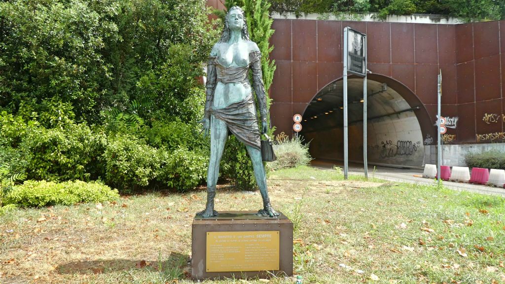 ANCONA - het standbeeld "Violata"