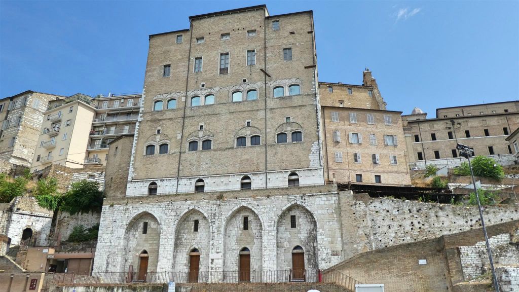 ANCONA - het Palazzo Degli Anziani