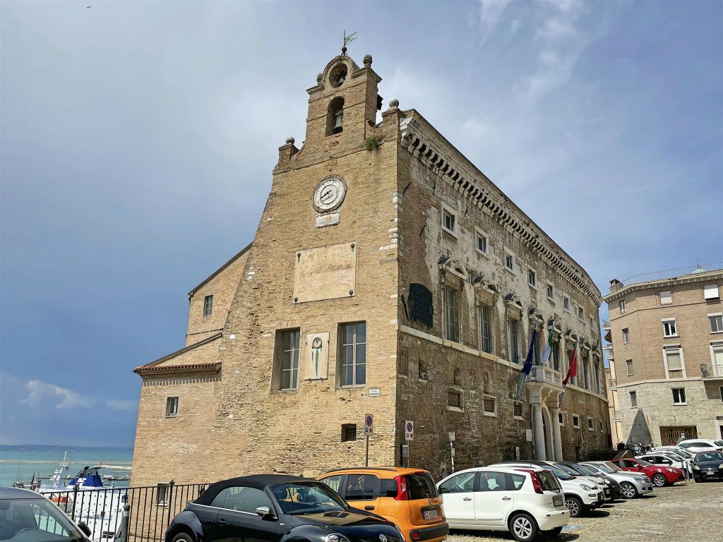 ANCONA - het Palazzo Degli Anziani