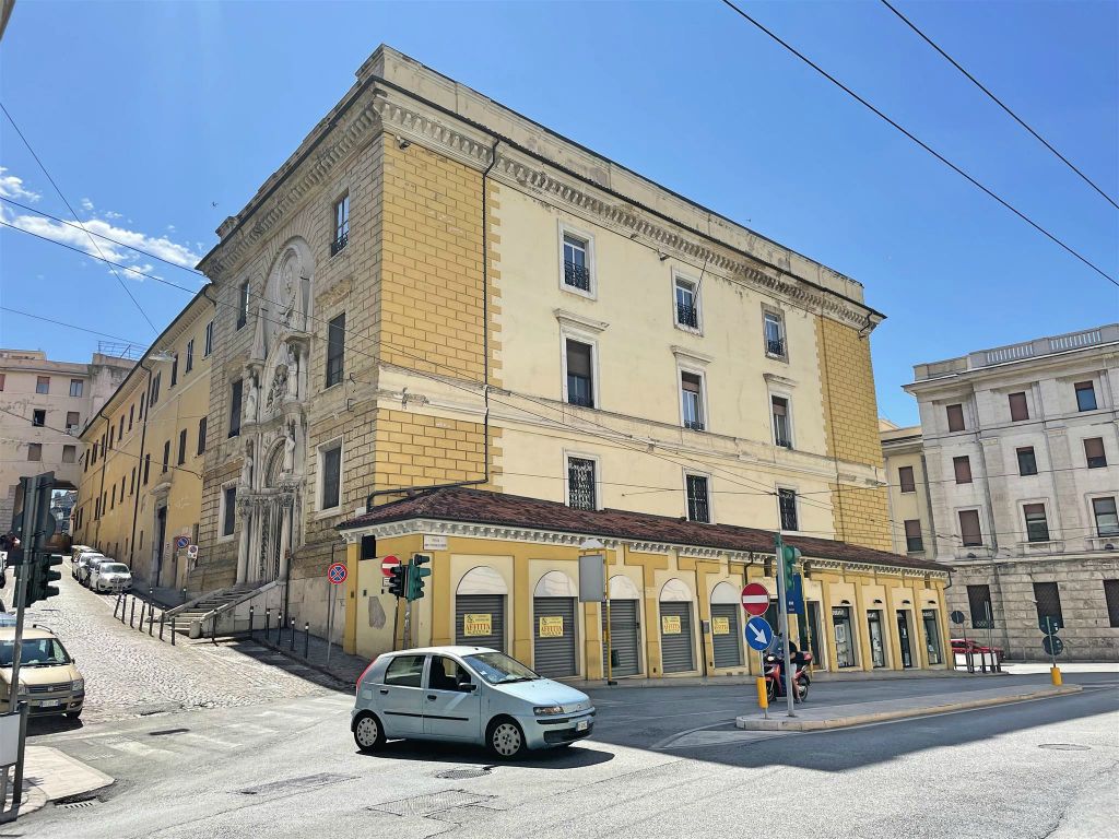 ANCONA - het gebouw van de nationale vereniging van Italiaanse zeelieden