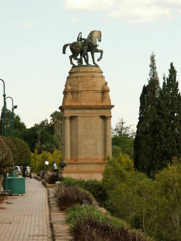 PRETORIA - een standbeeld bij de Union Buildings