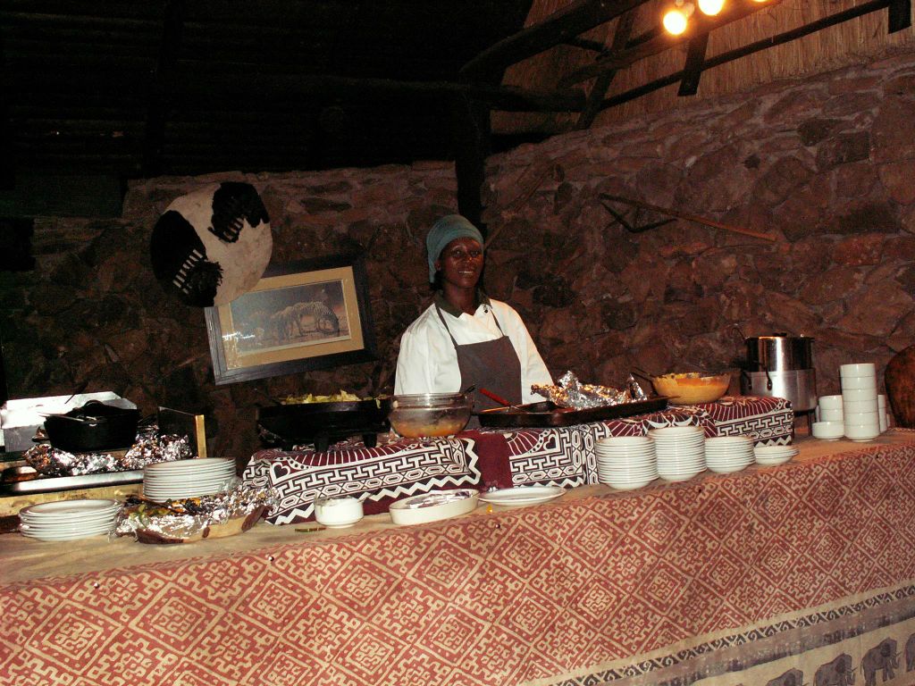 SWAZILAND - een medewerker van de Mlilwane lodge waar we verbleven