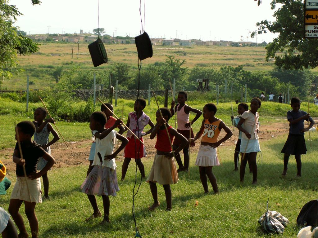 ST. LUCIA -> ROYAL NP - enkele kinderen die optreden