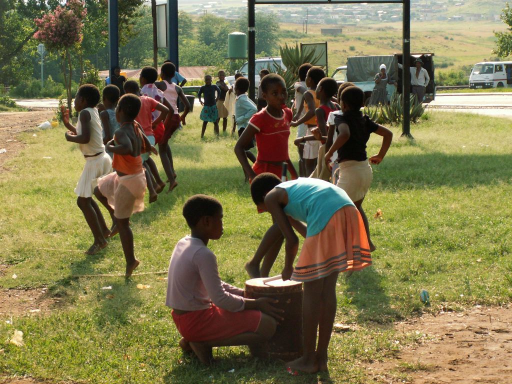 ST. LUCIA -> ROYAL NP - enkele kinderen die optreden