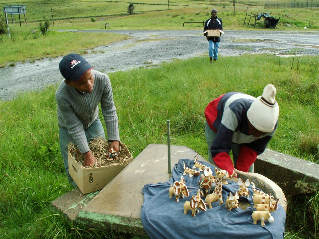 ROYAL NP -> LESOTHO - een souvenir verkoper