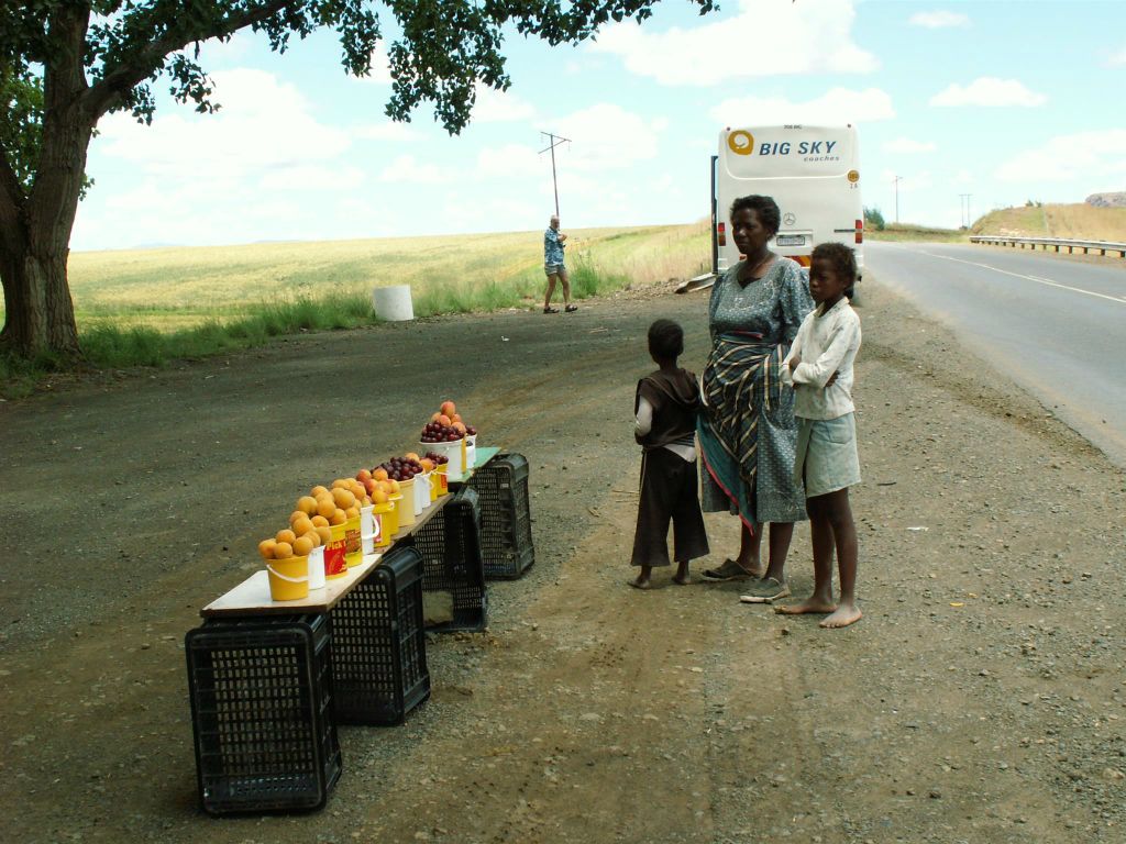 ROYAL NP -> LESOTHO - een fruitkraam