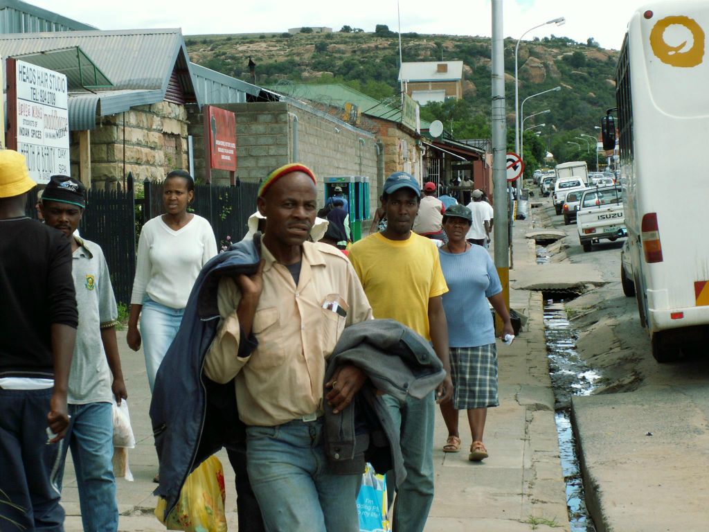 ROYAL NP -> LESOTHO - het straatbeeld