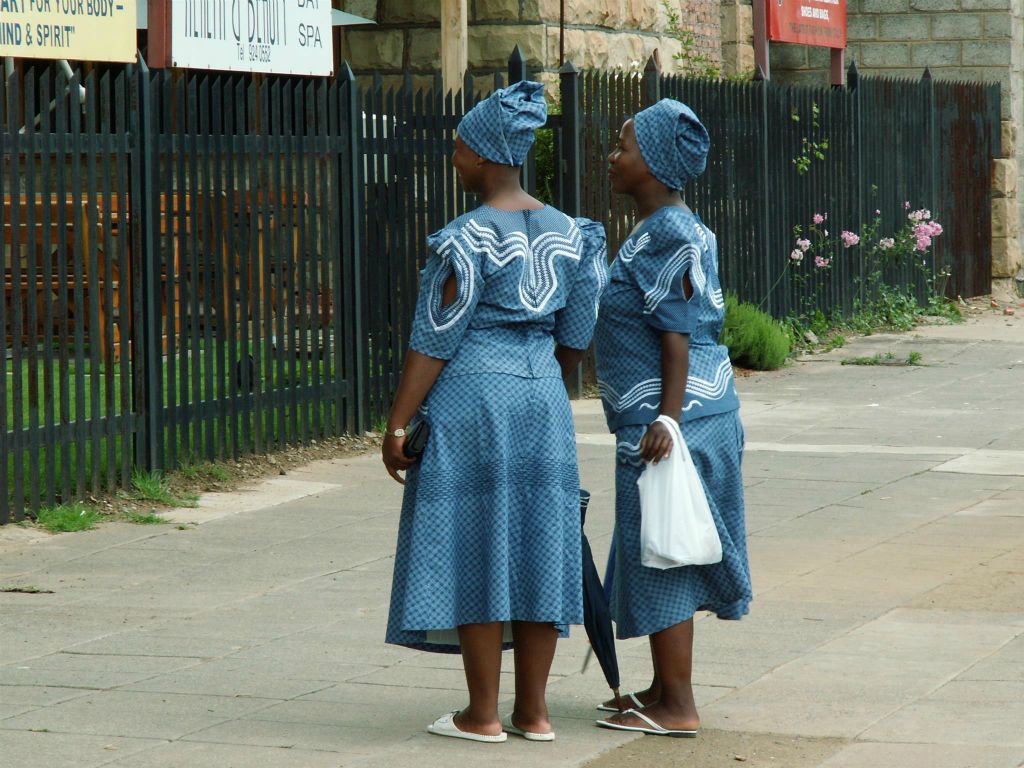 ROYAL NP -> LESOTHO - twee vrouwen