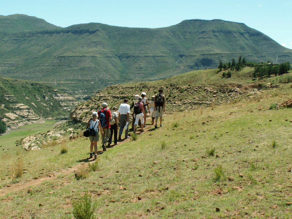 LESOTHO - enkele groepsgenoten aan het wandelen