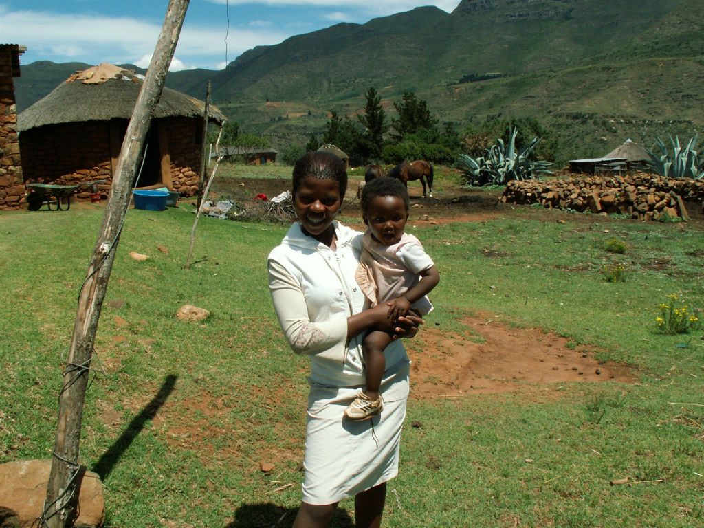LESOTHO - een moeder met kind