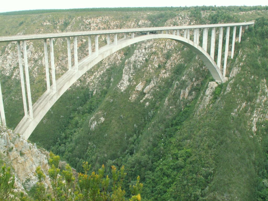 PLETTENBERG BAY - de Bloukrans bridge, hoogste bungee jump brug ter wereld (216 meter)