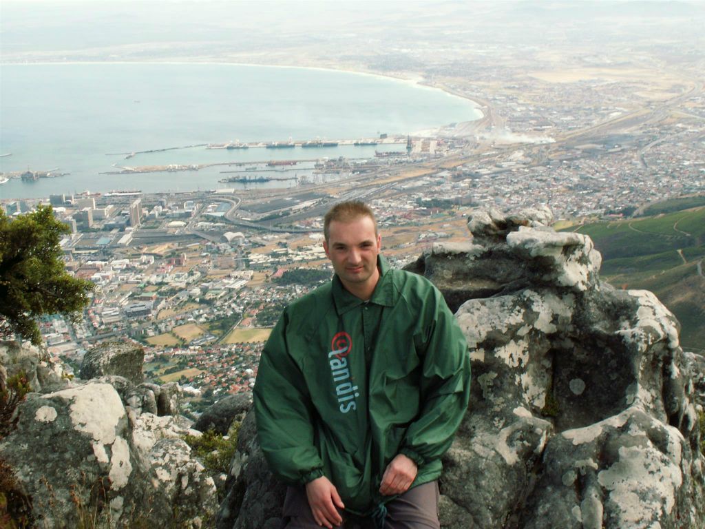 KAAPSTAD - Carlos op de tafelberg