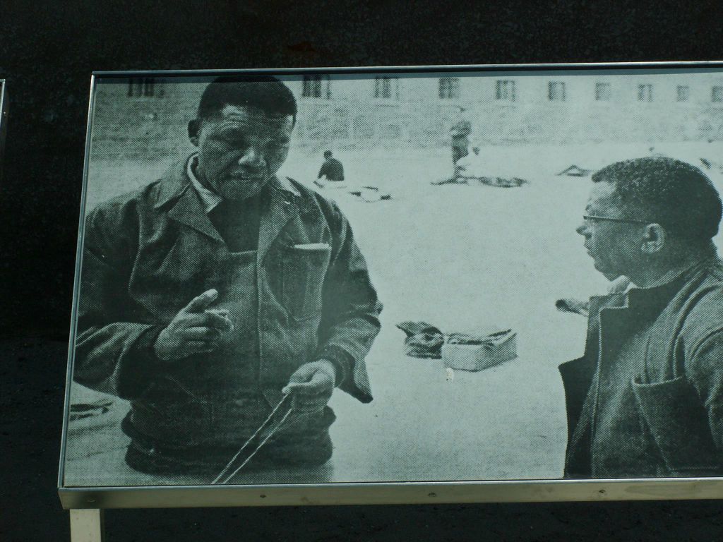 KAAPSTAD - een foto op een binnenplaats van de gevangenis op Robbeneiland