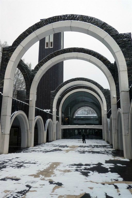 MERITXELL - enkele bogen van de nieuwe kerk van Meritxell