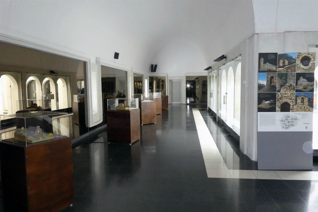 MERITXELL - het museum bij de nieuwe kerk van Meritxell
