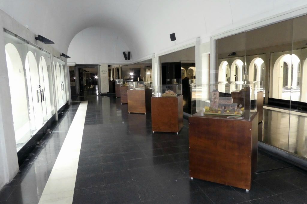 MERITXELL - het museum bij de nieuwe kerk van Meritxell