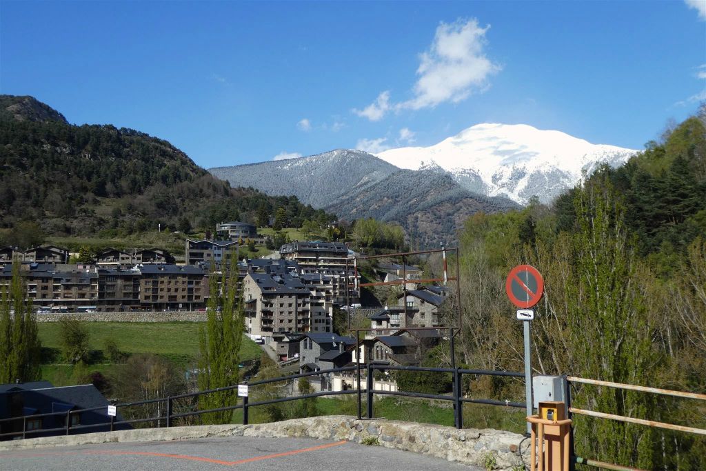 LA  MASSANA - uitzicht op het dorp La Massana