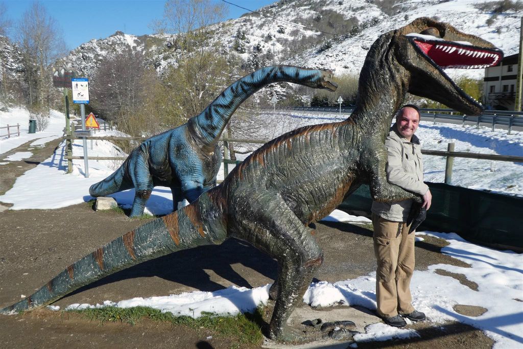 LA MOLINA (SPANJE) - Carlos bij dinosaurus beelden