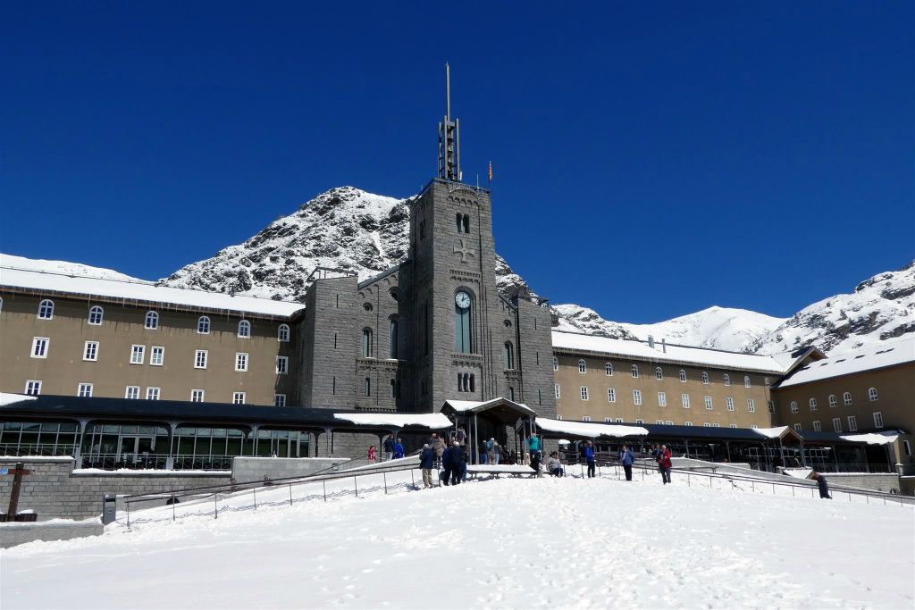 VALL DE NURIA (SPANJE) - de kerk van de maagd van Núria