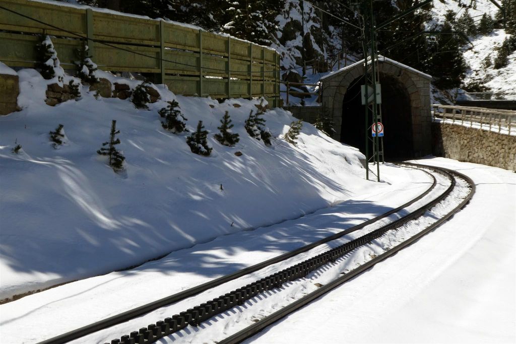 VALL DE NURIA (SPANJE) - de tandradbaan rails