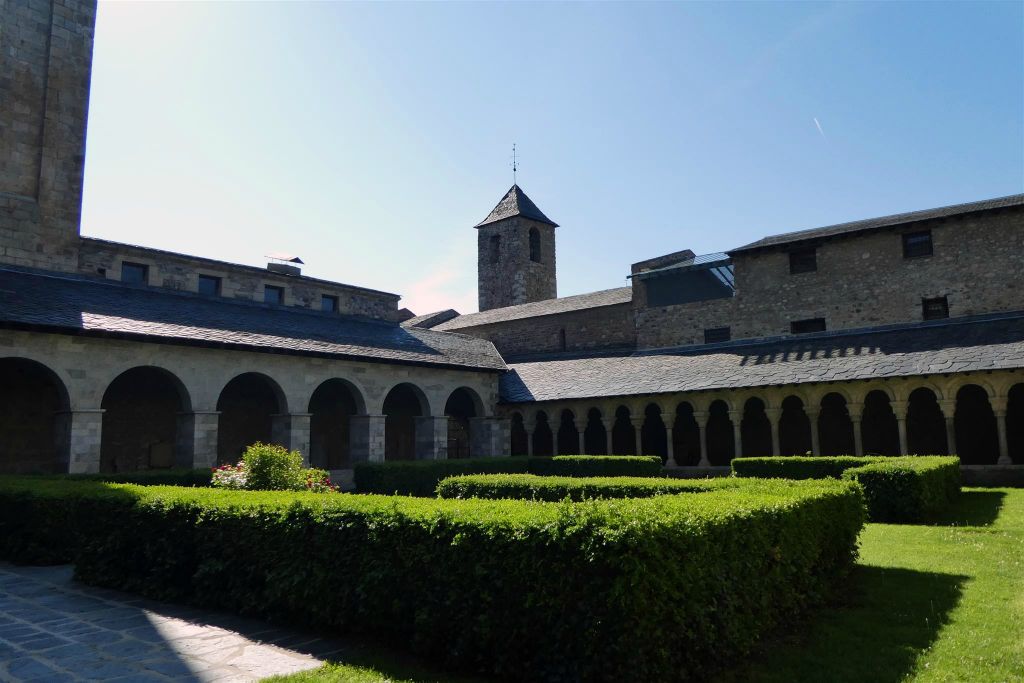 SEU D'URGELL (SPANJE) - de binnenplaats van de kathedraal van La Seu d'Urgell