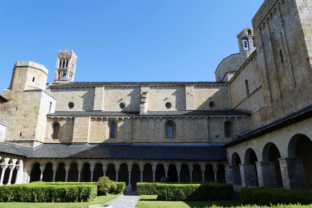 SEU D'URGELL (SPANJE) - de binnenplaats van de kathedraal van La Seu d'Urgell