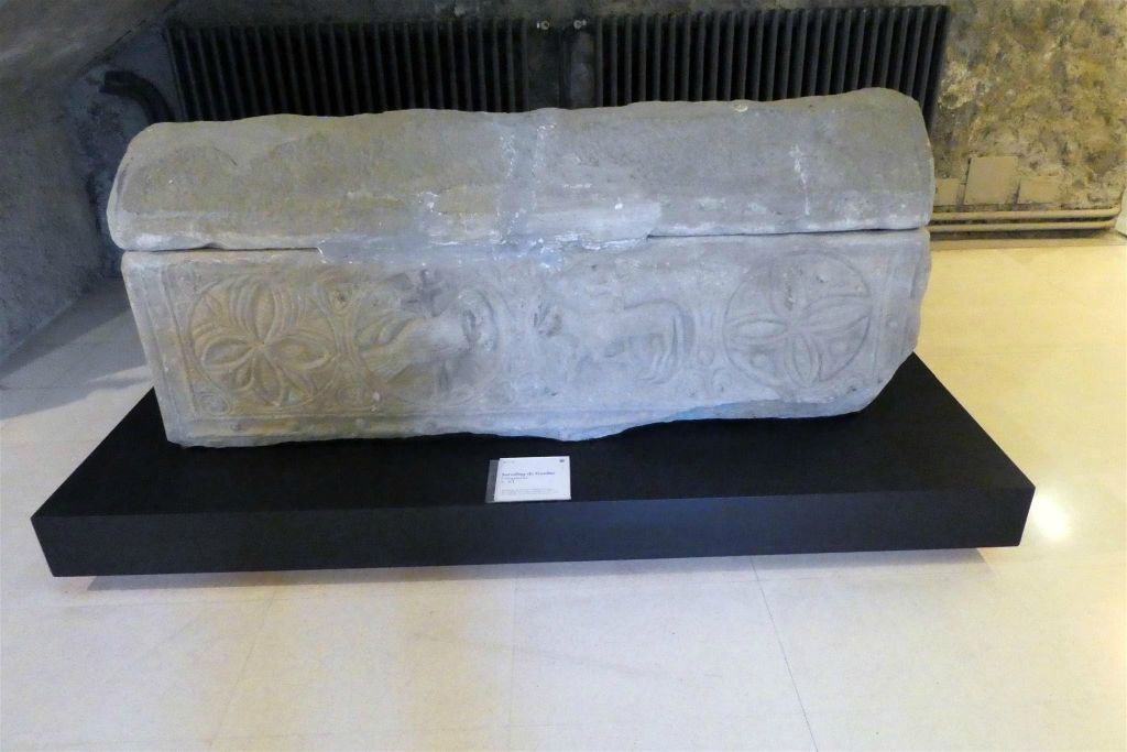 SEU D'URGELL (SPANJE) - een doodskist in het museum bij de kathedraal van La Seu d'Urgell