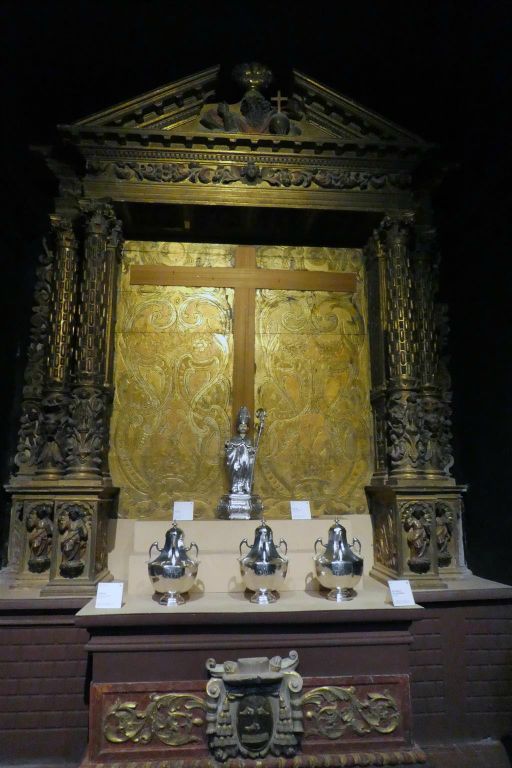 SEU D'URGELL (SPANJE) - een altaar in het museum bij de kathedraal van La Seu d'Urgell
