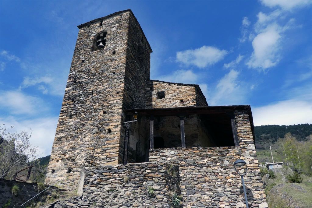 OS DE CIVIS (SPANJE) - de romaanse kerk San Pedro de Civís Os