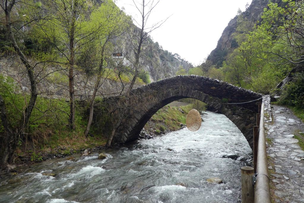LA MASSANA - de romaanse brug Pont de Sant Antoni de la Grella