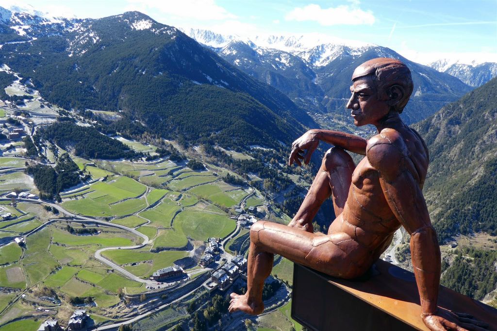 CANILLO - een kunstwerk bij de skywalk Mirador del Roc del Quer