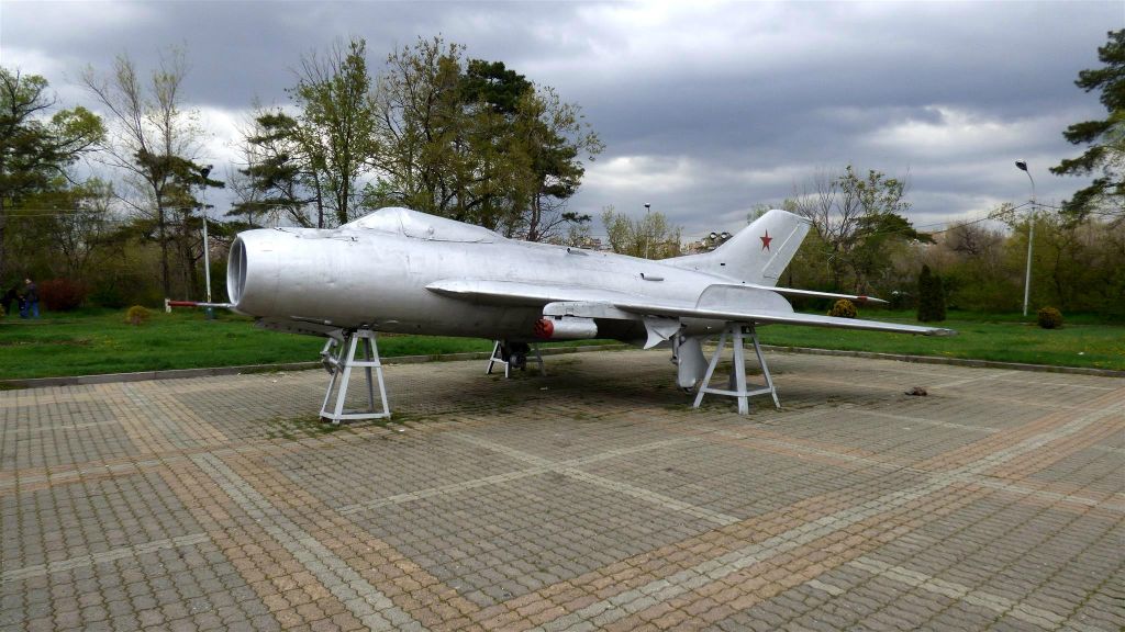 YEREVAN - een MIG-15 straaljager in het Victory park